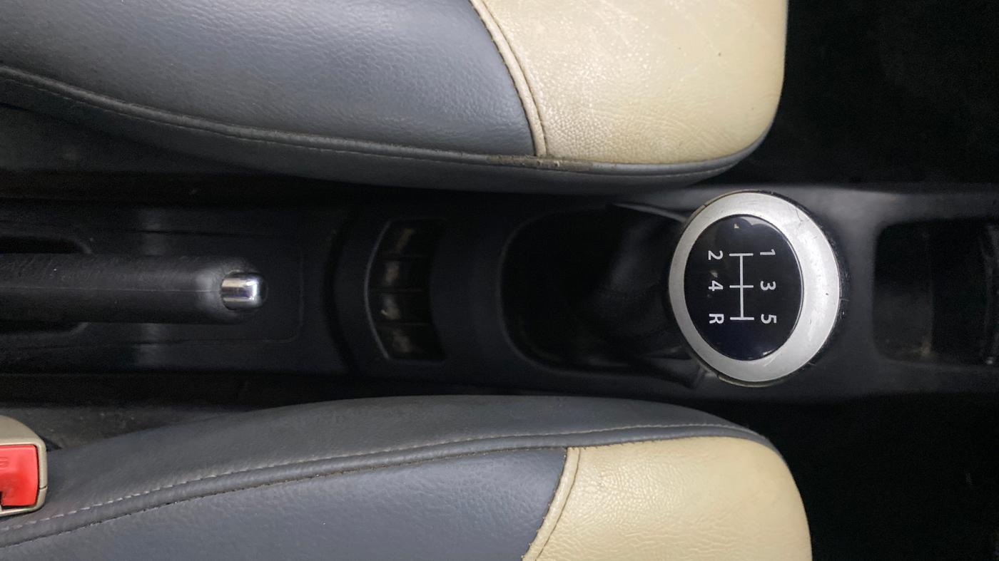 2018 Maruti Wagon R 1.0 VXI, Petrol, Manual, 45,234 km, Gear Lever