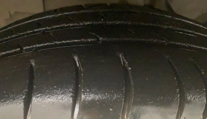 2017 Renault Kwid RXL, Petrol, Manual, 85,764 km, Left Front Tyre Tread