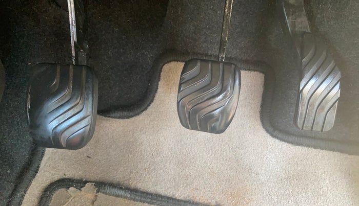 2017 Renault Kwid RXL, Petrol, Manual, 85,764 km, Pedals