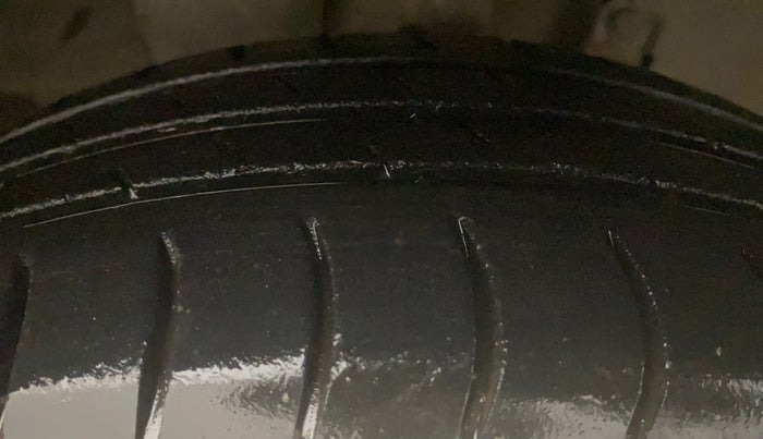 2017 Renault Kwid RXL, Petrol, Manual, 85,764 km, Right Front Tyre Tread