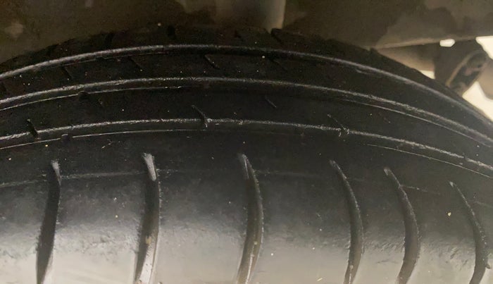 2017 Renault Kwid RXL, Petrol, Manual, 85,764 km, Left Rear Tyre Tread