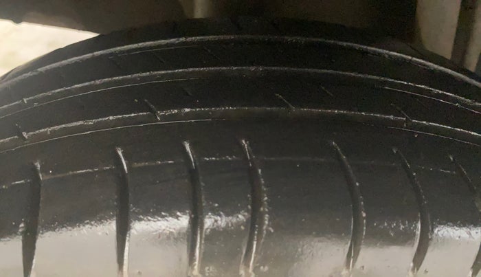 2017 Renault Kwid RXL, Petrol, Manual, 85,764 km, Right Rear Tyre Tread