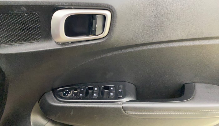 2019 Hyundai VENUE SX 1.0 (O) TURBO, Petrol, Manual, 1,07,269 km, Driver Side Door Panels Control