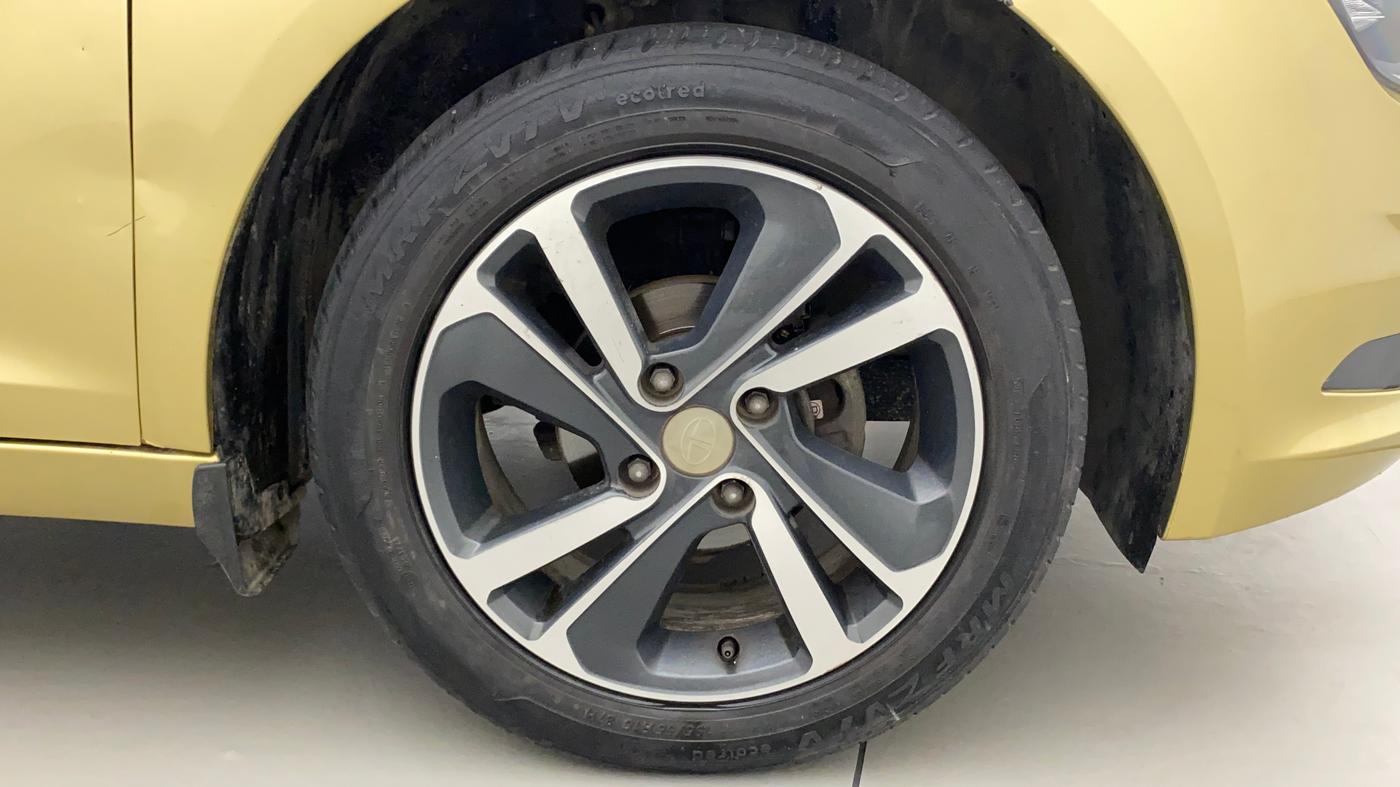 2020 Tata ALTROZ XZ PETROL, Petrol, Manual, 28,506 km, Right Front Wheel