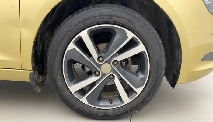 2020 Tata ALTROZ XZ PETROL, Petrol, Manual, 28,506 km, Right Front Wheel