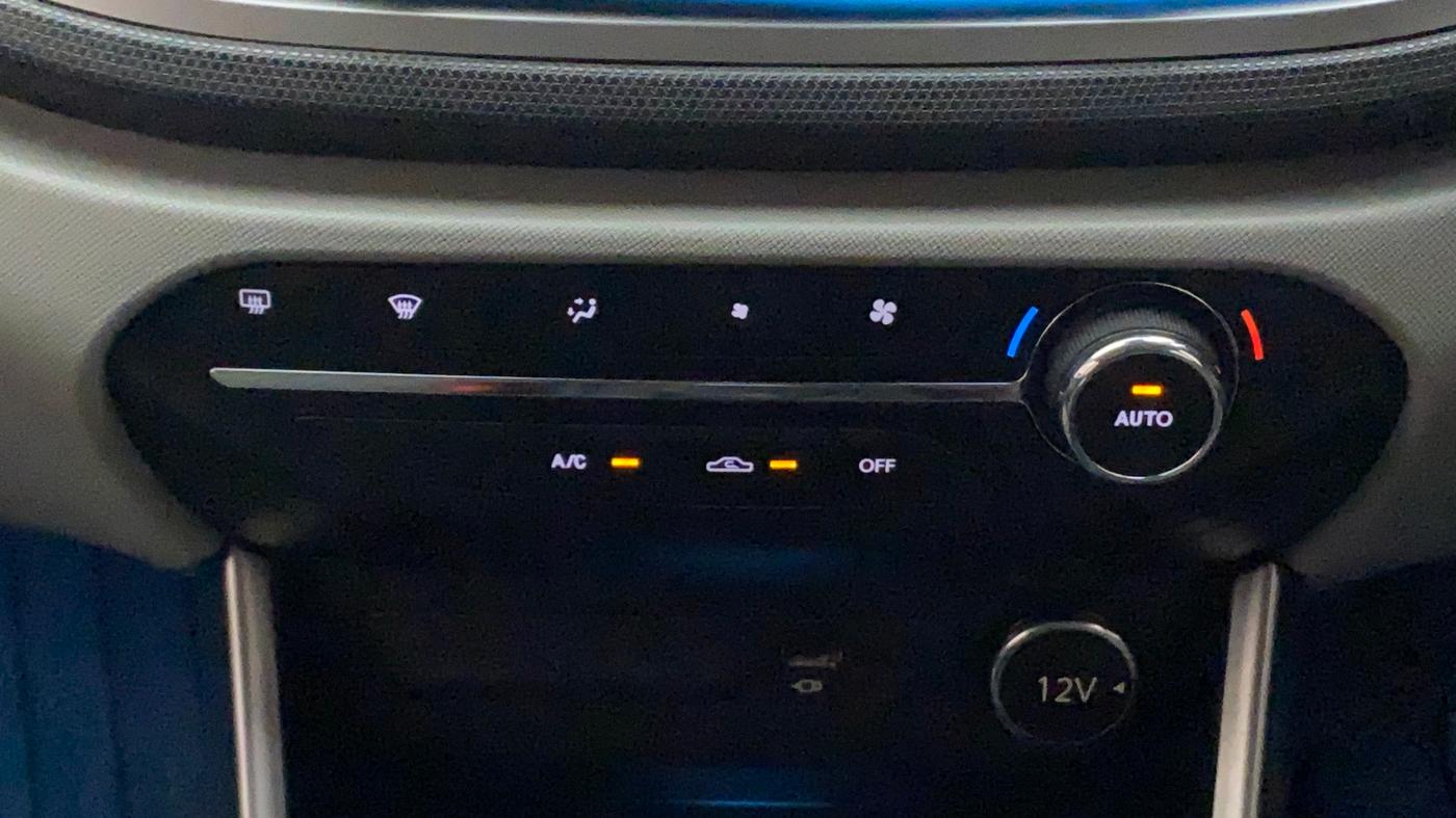 2020 Tata ALTROZ XZ PETROL, Petrol, Manual, 28,506 km, Automatic Climate Control