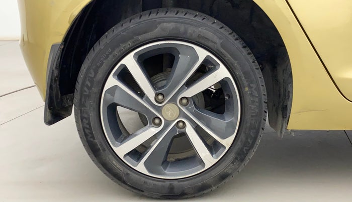 2020 Tata ALTROZ XZ PETROL, Petrol, Manual, 28,506 km, Right Rear Wheel