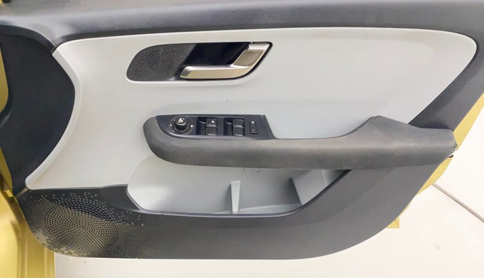 2020 Tata ALTROZ XZ PETROL, Petrol, Manual, 28,506 km, Driver Side Door Panels Control