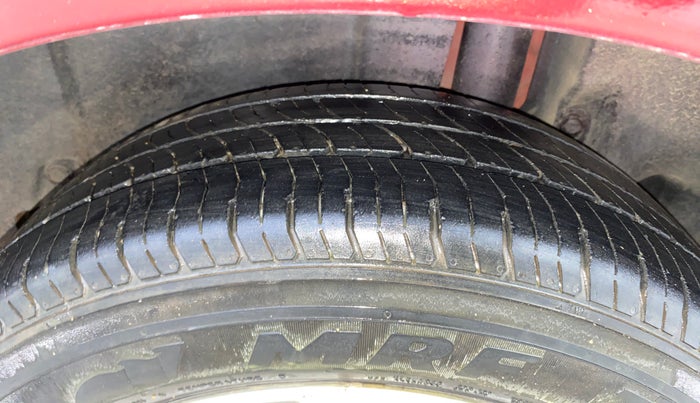 2014 Maruti Ertiga ZXI, Petrol, Manual, 69,208 km, Left Rear Tyre Tread