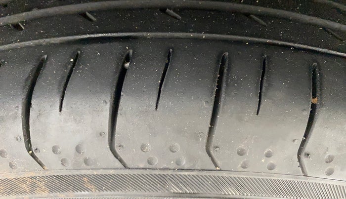 2017 Ford Ecosport TITANIUM 1.5L DIESEL, Diesel, Manual, 80,044 km, Right Front Tyre Tread
