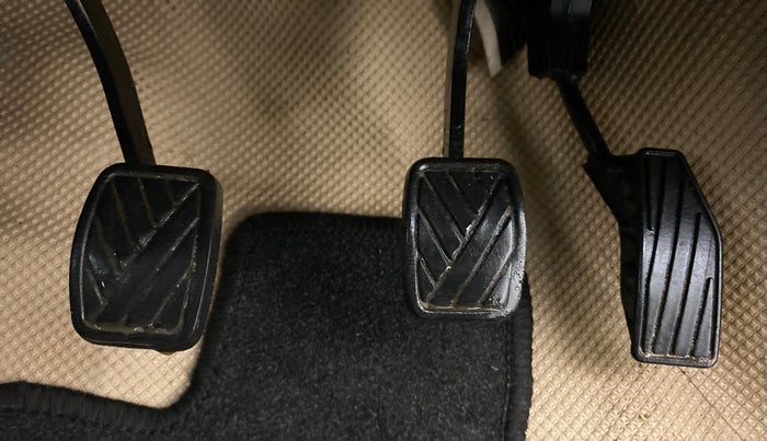 2017 Maruti Baleno DELTA PETROL 1.2, Petrol, Manual, 70,313 km, Pedals