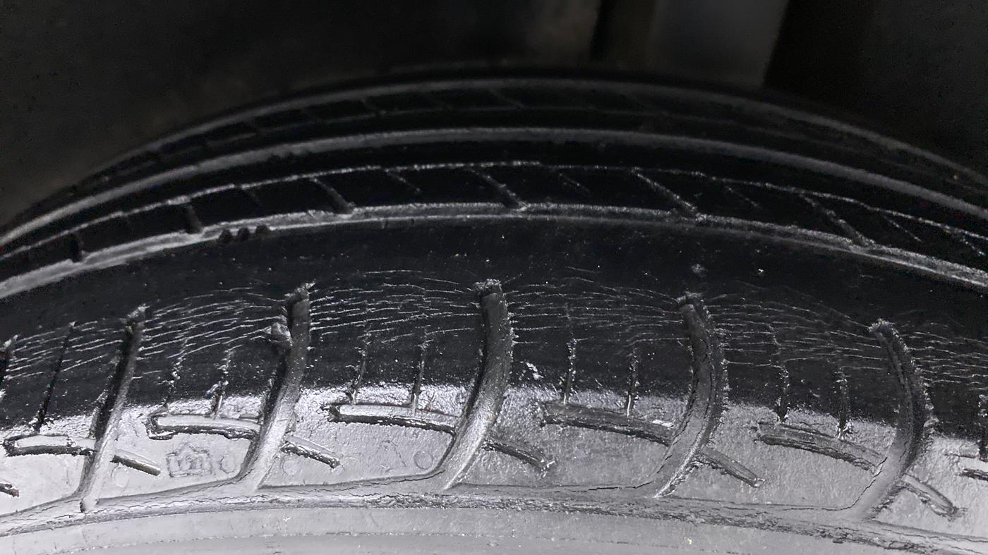 2017 Maruti Baleno DELTA PETROL 1.2, Petrol, Manual, 70,313 km, Left Rear Tyre Tread