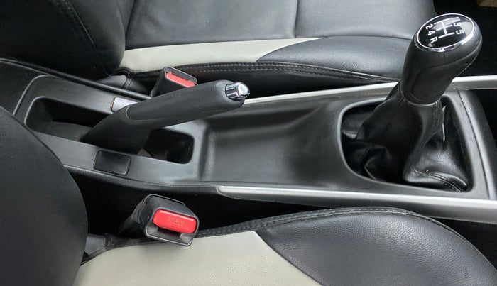 2017 Maruti Baleno DELTA PETROL 1.2, Petrol, Manual, 70,313 km, Gear Lever