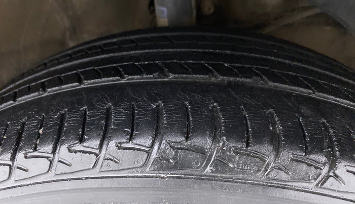2017 Maruti Baleno DELTA PETROL 1.2, Petrol, Manual, 70,313 km, Right Front Tyre Tread