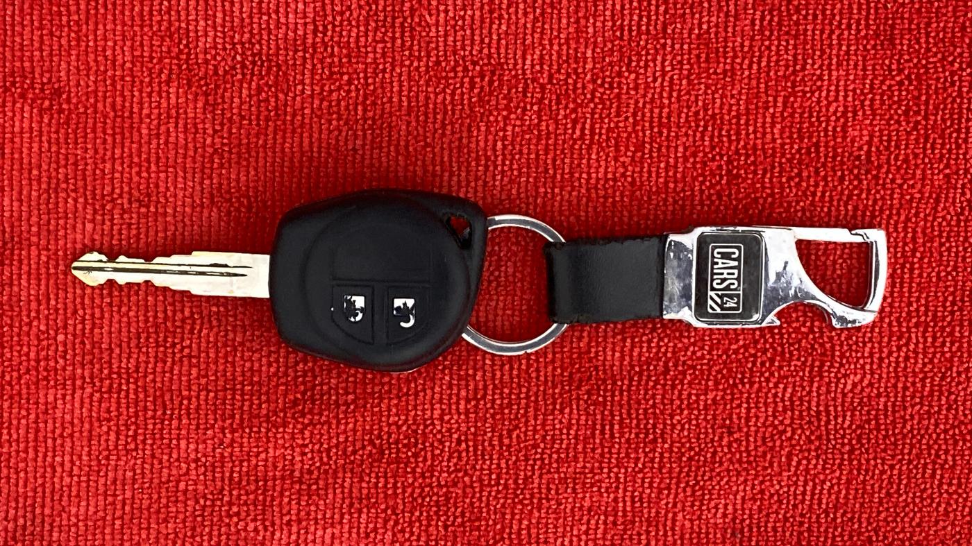 2017 Maruti Baleno DELTA PETROL 1.2, Petrol, Manual, 70,313 km, Key Close Up