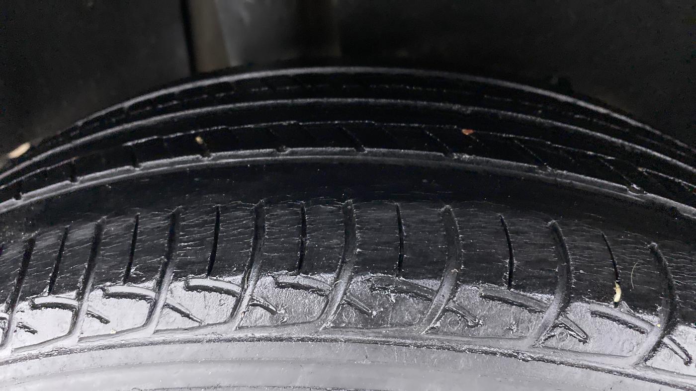 2017 Maruti Baleno DELTA PETROL 1.2, Petrol, Manual, 70,313 km, Right Rear Tyre Tread