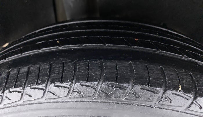 2017 Maruti Baleno DELTA PETROL 1.2, Petrol, Manual, 70,313 km, Right Rear Tyre Tread