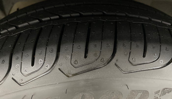 2018 Ford FREESTYLE TITANIUM 1.2 PETROL, Petrol, Manual, 1,00,443 km, Left Front Tyre Tread