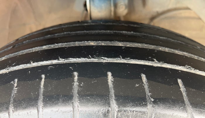 2021 Maruti Swift ZXI, Petrol, Manual, 65,785 km, Right Front Tyre Tread
