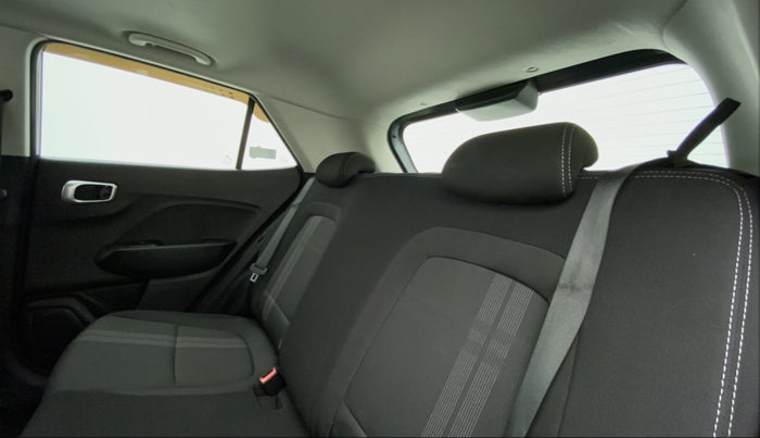 2022 Hyundai VENUE SX 1.0 TURBO IMT, Petrol, Manual, 15,893 km, Right Side Rear Door Cabin