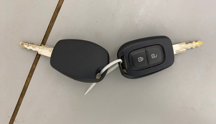 2021 Renault Kwid RXT 1.0 AMT (O), Petrol, Automatic, 59,500 km, Key Close Up