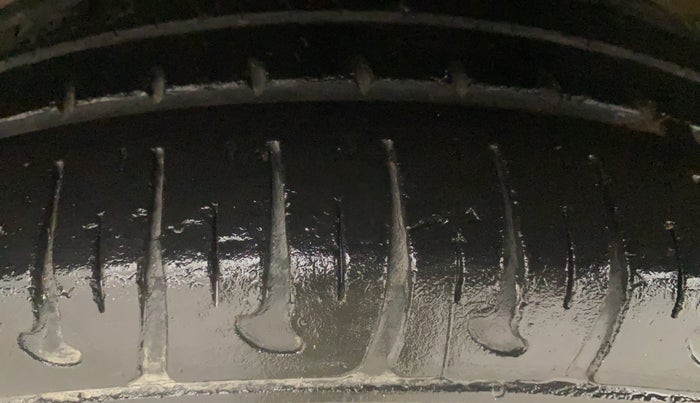 2021 Renault Kwid RXT 1.0 AMT (O), Petrol, Automatic, 59,500 km, Left Front Tyre Tread