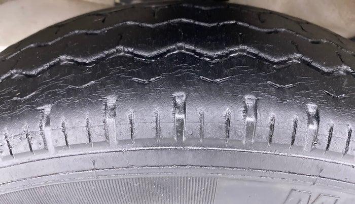 2018 Maruti Eeco 5 STR WITH AC PLUSHTR, Petrol, Manual, 26,314 km, Left Front Tyre Tread