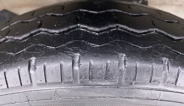 2018 Maruti Eeco 5 STR WITH AC PLUSHTR, Petrol, Manual, 26,314 km, Right Front Tyre Tread