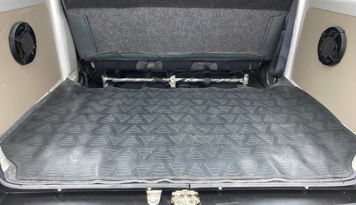 2018 Maruti Eeco 5 STR WITH AC PLUSHTR, Petrol, Manual, 26,314 km, Boot Inside