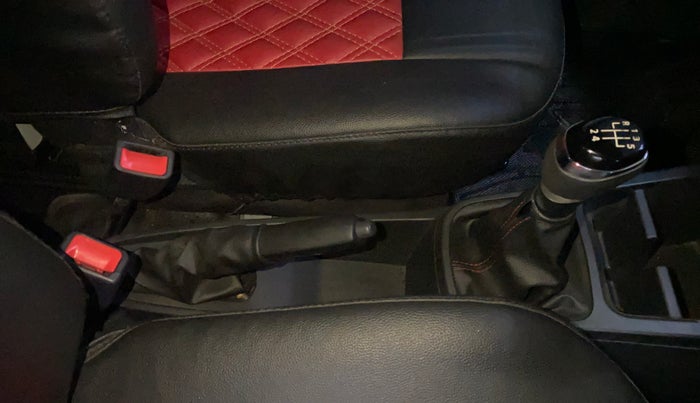 2023 Renault Kwid RXT 1.0, Petrol, Manual, 17,813 km, Gear Lever