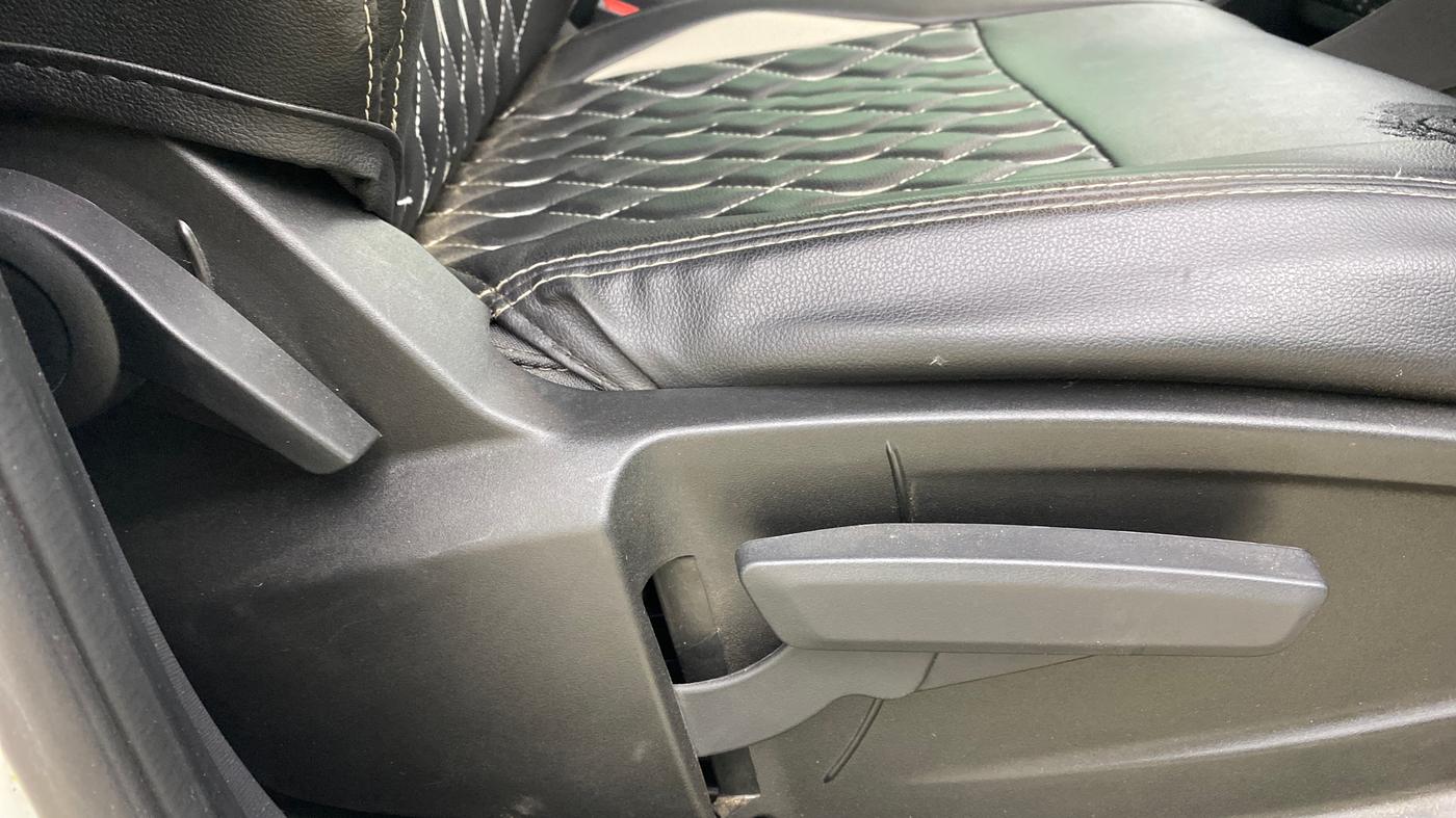 2025 Tata PUNCH Adventure Plus, Petrol, Manual, 6,276 km, Driver Side Adjustment Panel