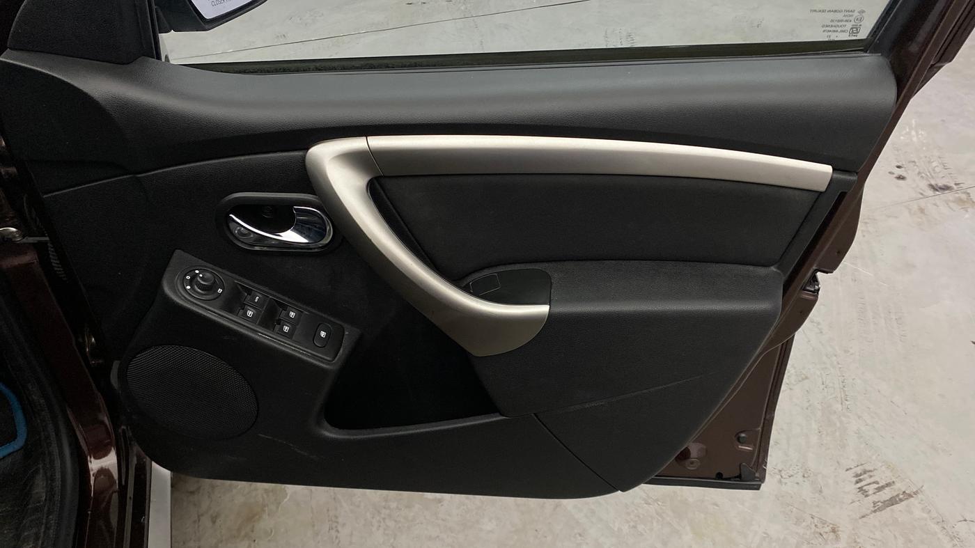 2021 Renault Duster RXZ 1.5 PETROL MT, Petrol, Manual, 26,909 km, Driver Side Door Panels Control