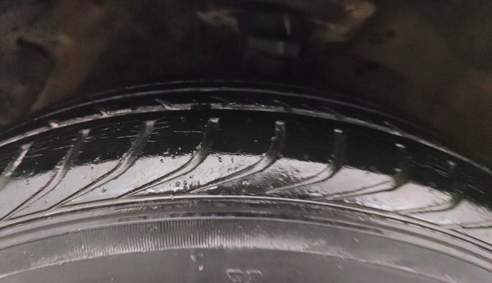 2013 Hyundai i20 MAGNA 1.2, Petrol, Manual, 37,038 km, Left Front Tyre Tread