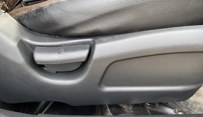 2015 Hyundai Elite i20 MAGNA 1.2, Petrol, Manual, 48,564 km, Driver Side Adjustment Panel