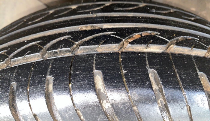 2015 Hyundai Elite i20 MAGNA 1.2, Petrol, Manual, 48,564 km, Left Front Tyre Tread