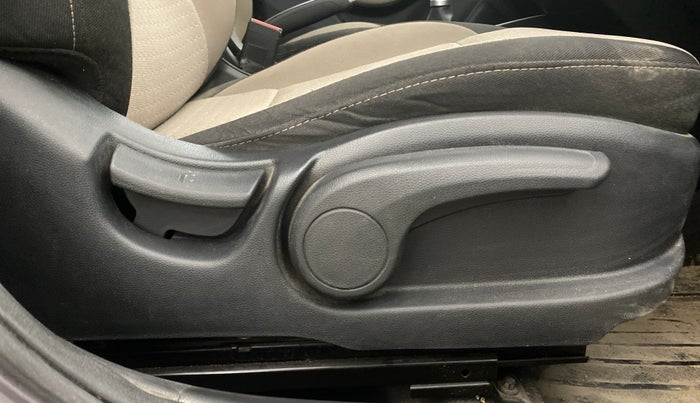 2016 Hyundai Elite i20 ASTA 1.2, Petrol, Manual, 22,519 km, Driver Side Adjustment Panel