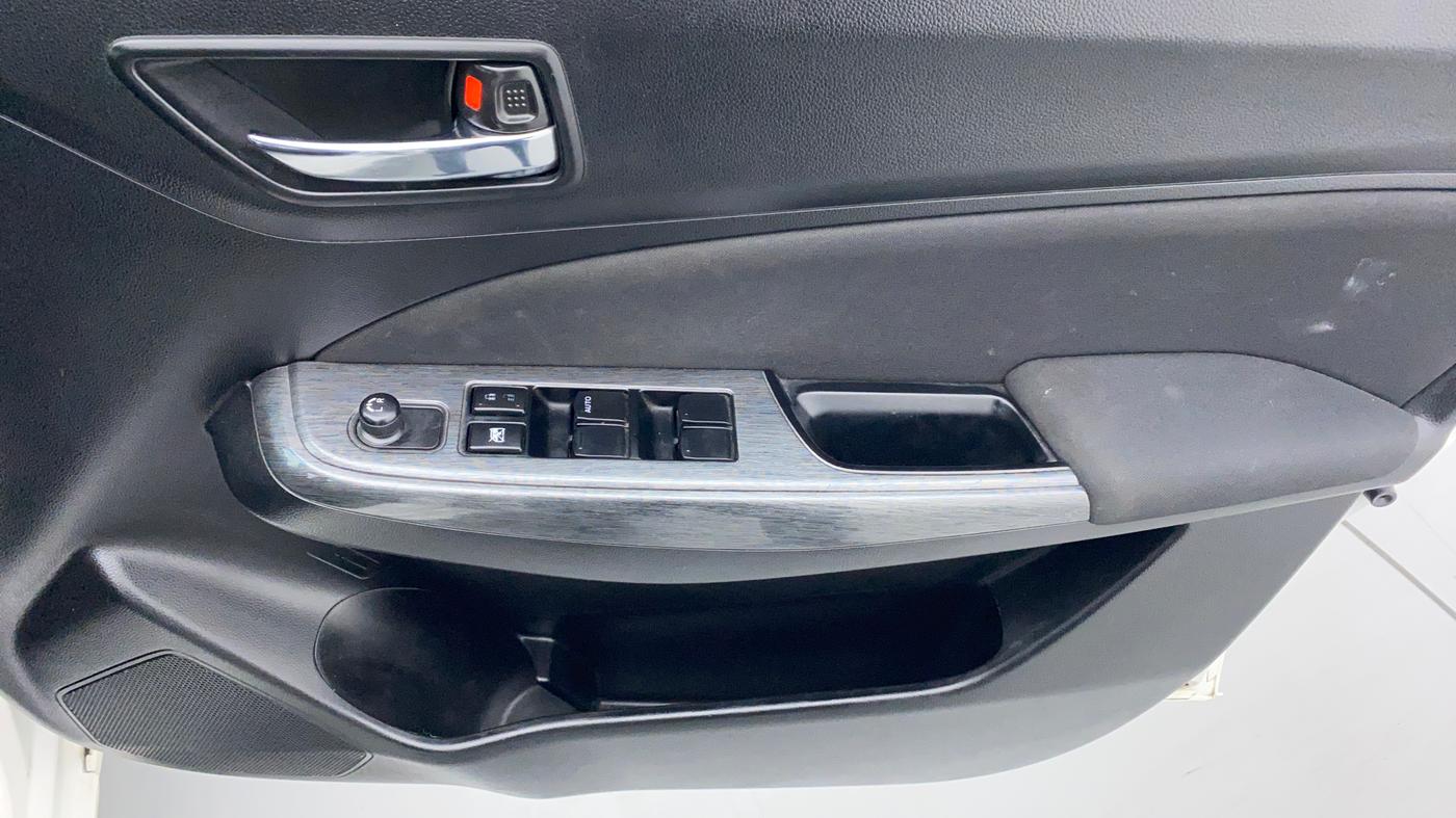2018 Maruti Swift VXI AMT D, Petrol, Automatic, 18,771 km, Driver Side Door Panels Control