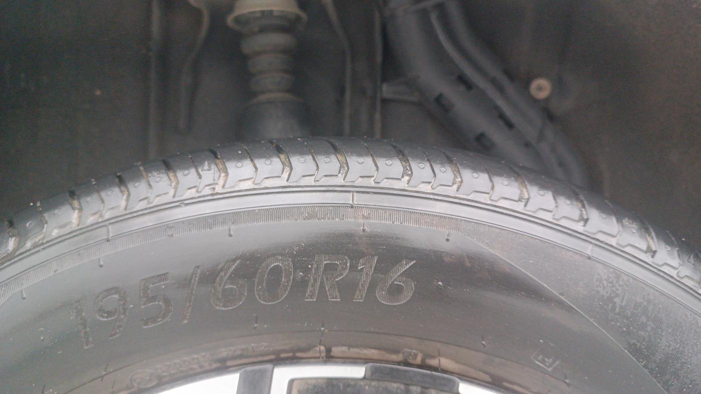 2022 Renault Kiger RXZ TURBO MT, Petrol, Manual, 13,504 km, Right Rear Tyre Tread