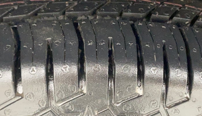 2017 Maruti Swift VDI, Diesel, Manual, 63,742 km, Left Front Tyre Tread