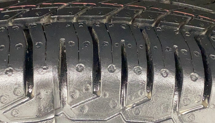 2017 Maruti Swift VDI, Diesel, Manual, 63,742 km, Right Rear Tyre Tread