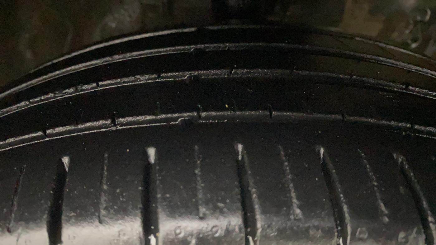 2014 Toyota Etios G, CNG, Manual, 81,154 km, Right Front Tyre Tread