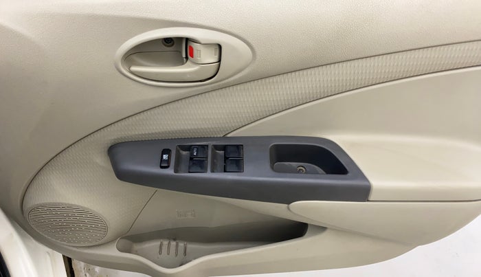 2014 Toyota Etios G, CNG, Manual, 80,887 km, Driver Side Door Panels Control