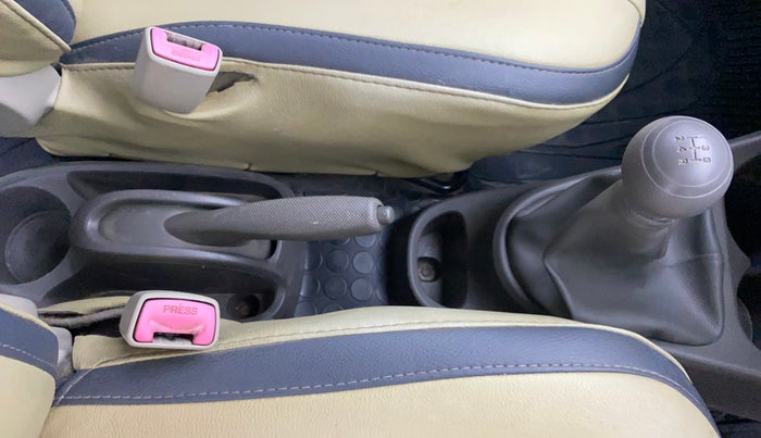2014 Toyota Etios G, CNG, Manual, 80,887 km, Gear Lever