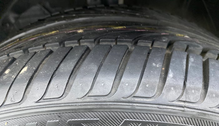 2018 Maruti Swift VDI AMT, Diesel, Automatic, 42,014 km, Left Front Tyre Tread