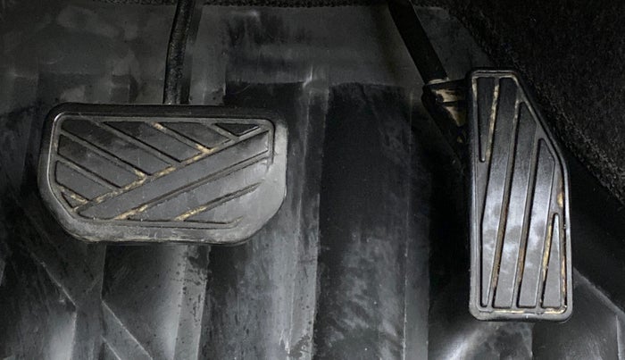 2018 Maruti Swift VDI AMT, Diesel, Automatic, 42,014 km, Pedals