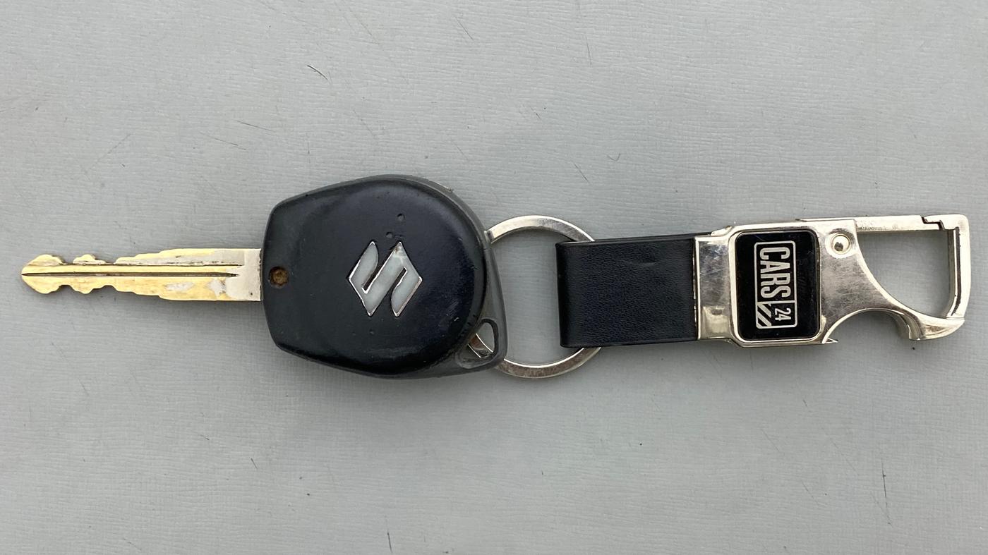 2018 Maruti Swift VDI AMT, Diesel, Automatic, 42,014 km, Key Close Up