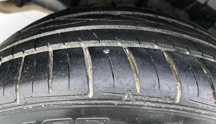 2018 Maruti Swift VDI AMT, Diesel, Automatic, 42,014 km, Right Rear Tyre Tread
