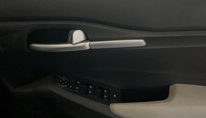 2022 KIA SELTOS HTK PLUS 1.5 IMT, Petrol, Manual, 19,083 km, Driver Side Door Panels Control