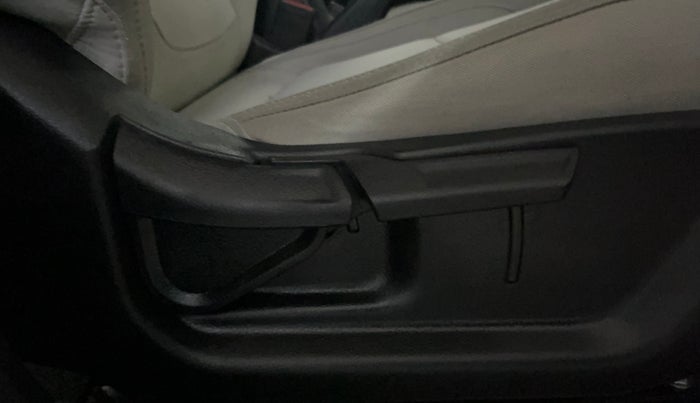 2022 KIA SELTOS HTK PLUS 1.5 IMT, Petrol, Manual, 19,083 km, Driver Side Adjustment Panel