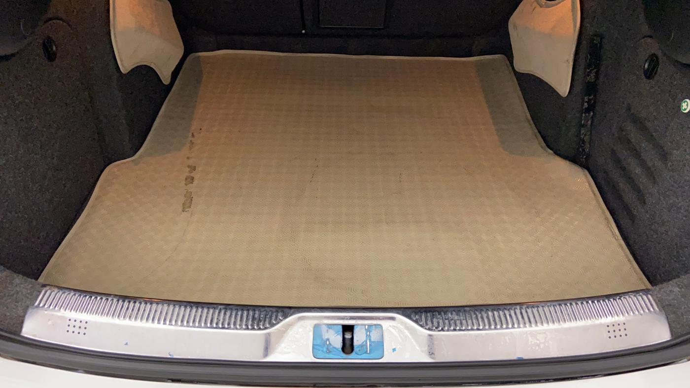 2010 Skoda Superb ELEGANCE 1.8 TSI AT, Petrol, Automatic, 65,078 km, Boot Inside